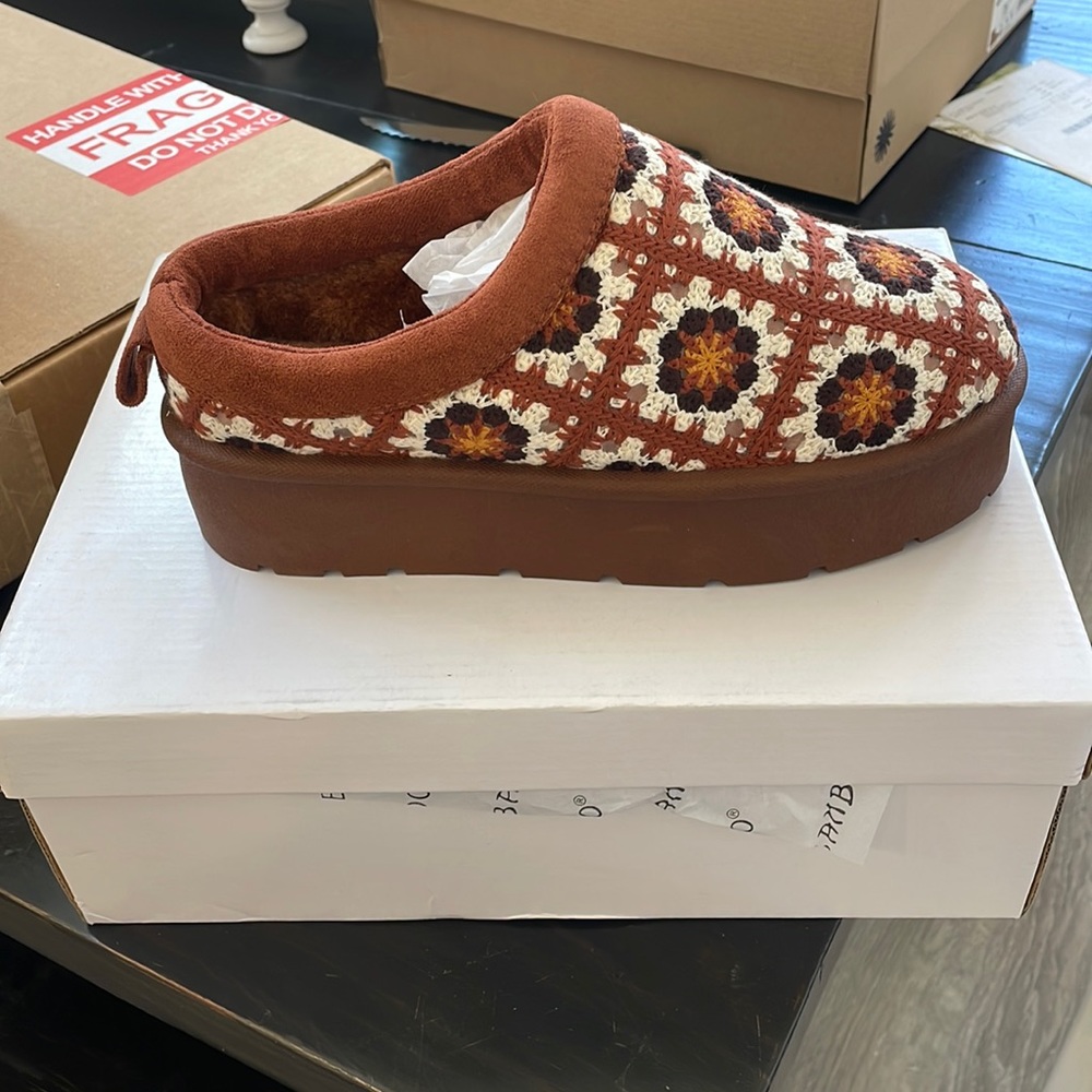 Bamboo groovy crochet platform slides size 7